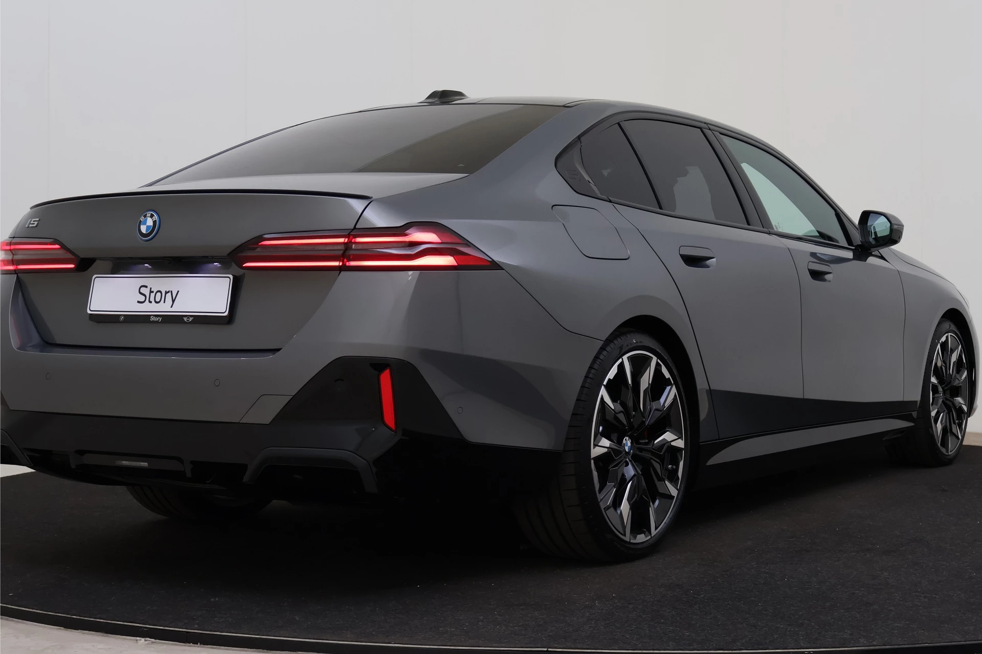 Hoofdafbeelding BMW i5
