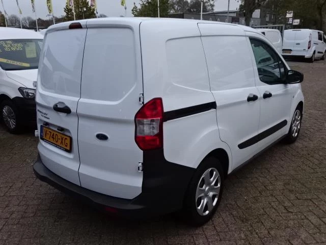 Hoofdafbeelding Ford Transit Courier