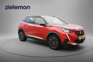 Hoofdafbeelding Peugeot e-2008 Peugeot e-2008 GT 50 kWh - Pano, Digitaal Cockpit, Carplay, Camera, Leer, Stoelverw. SOH 94%