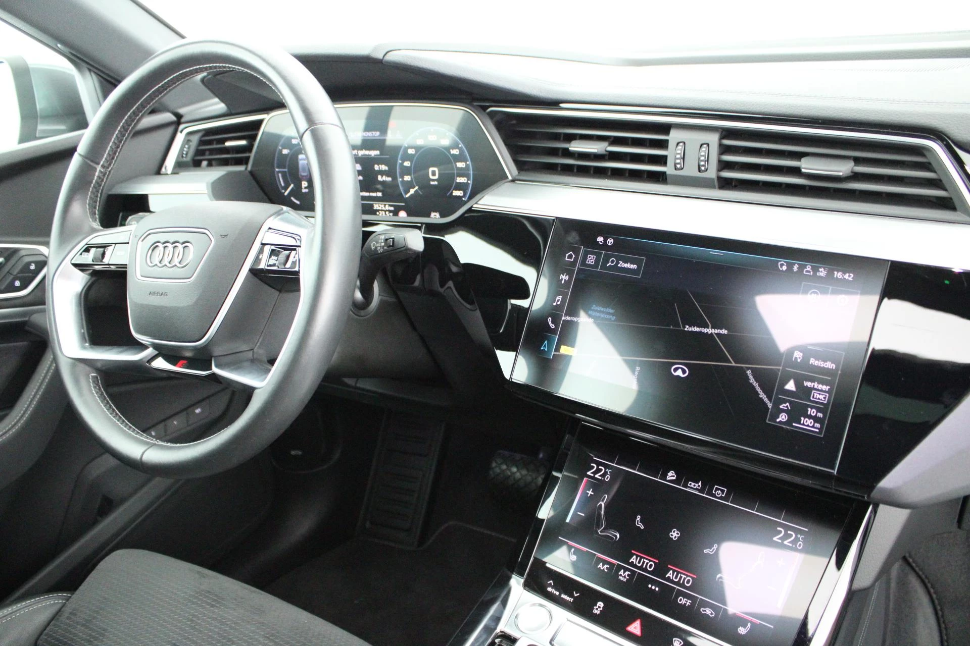 Hoofdafbeelding Audi e-tron