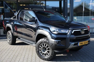 Toyota Hilux 2.8 D-4D X-TRA CAB INVINCIBLE A/T 4WD VAN