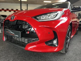 Hoofdafbeelding Toyota Yaris Toyota Yaris 1.5 Hybrid GR Sport head up pano