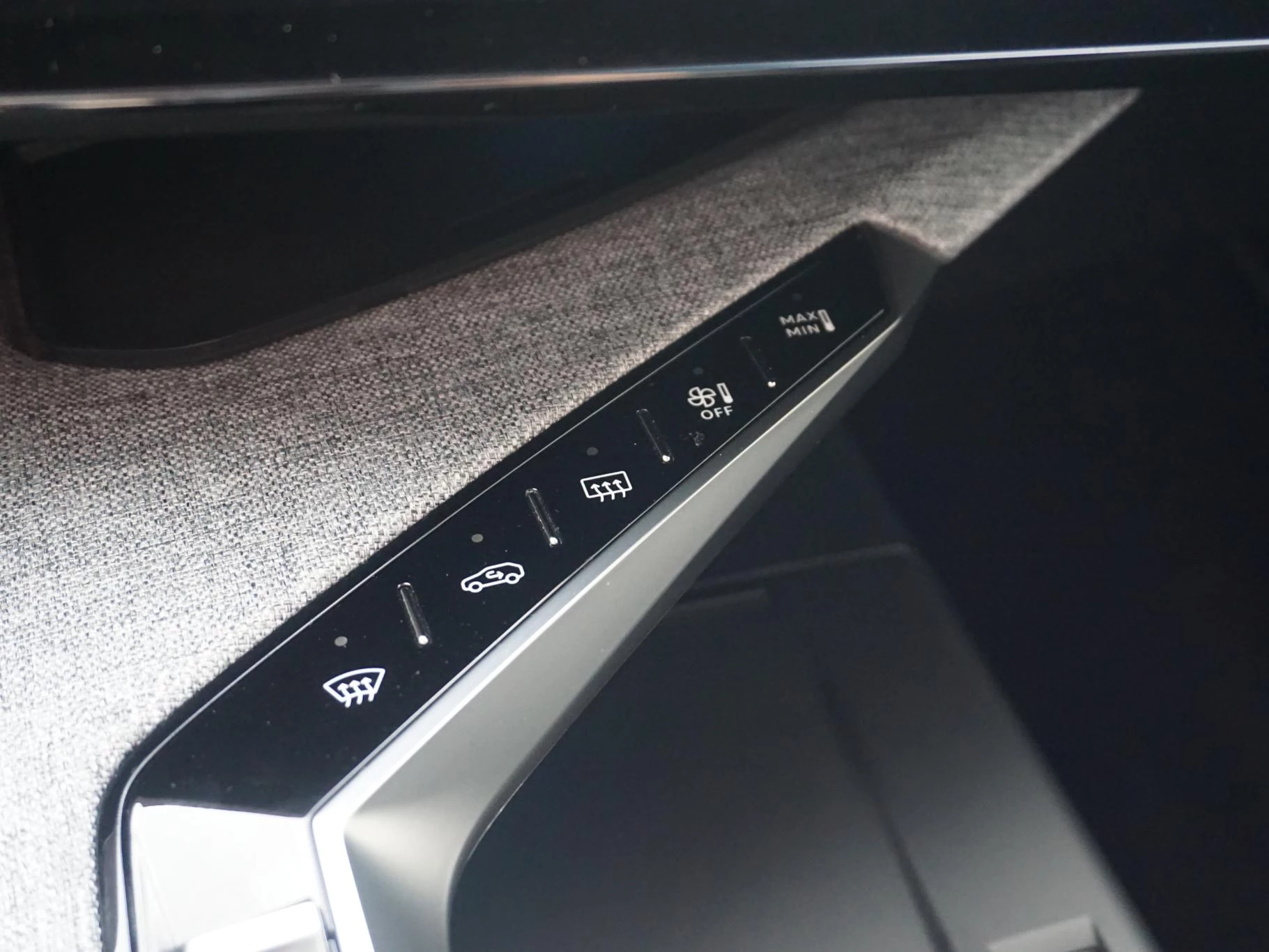 Hoofdafbeelding Peugeot e-3008