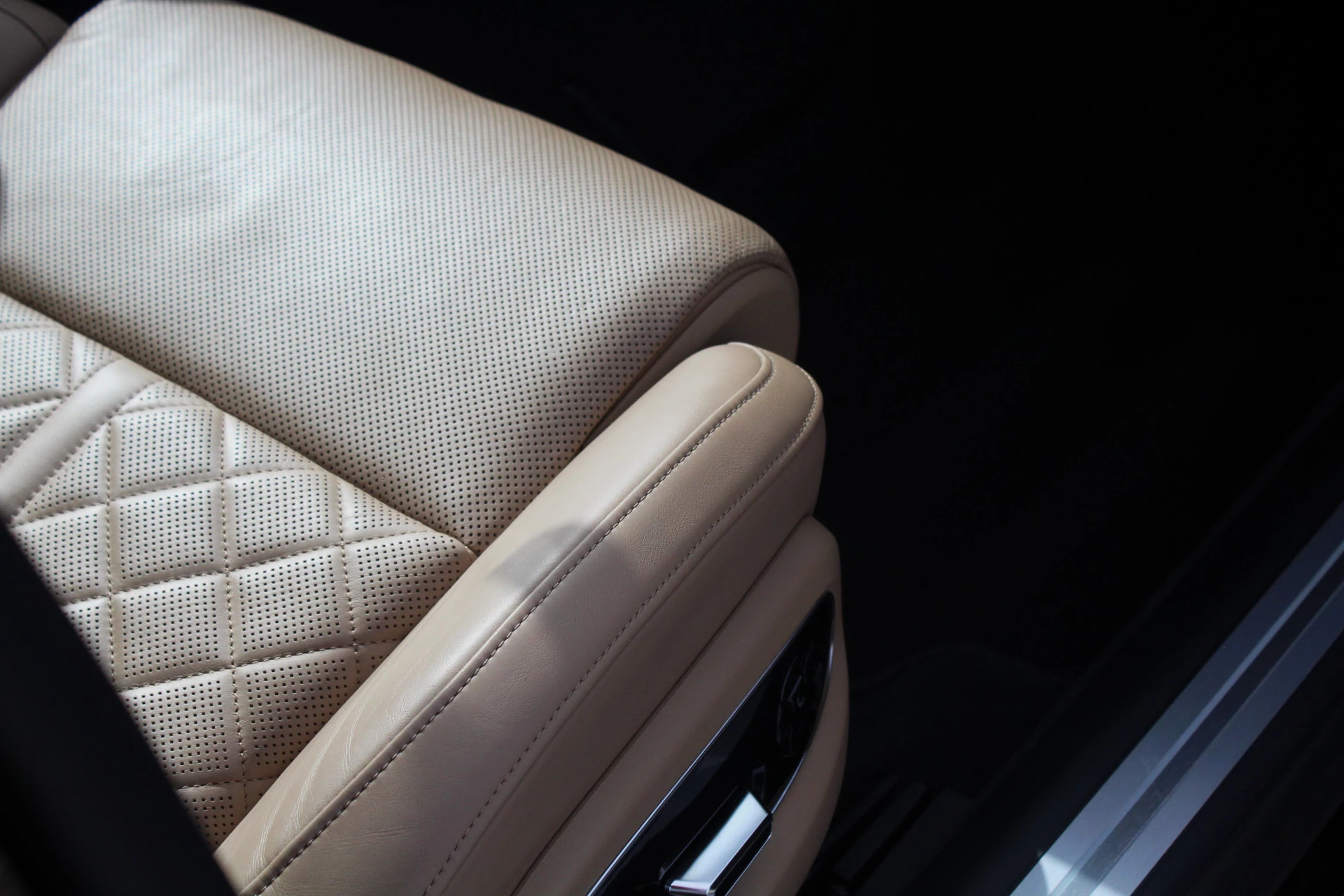 Hoofdafbeelding Audi A8