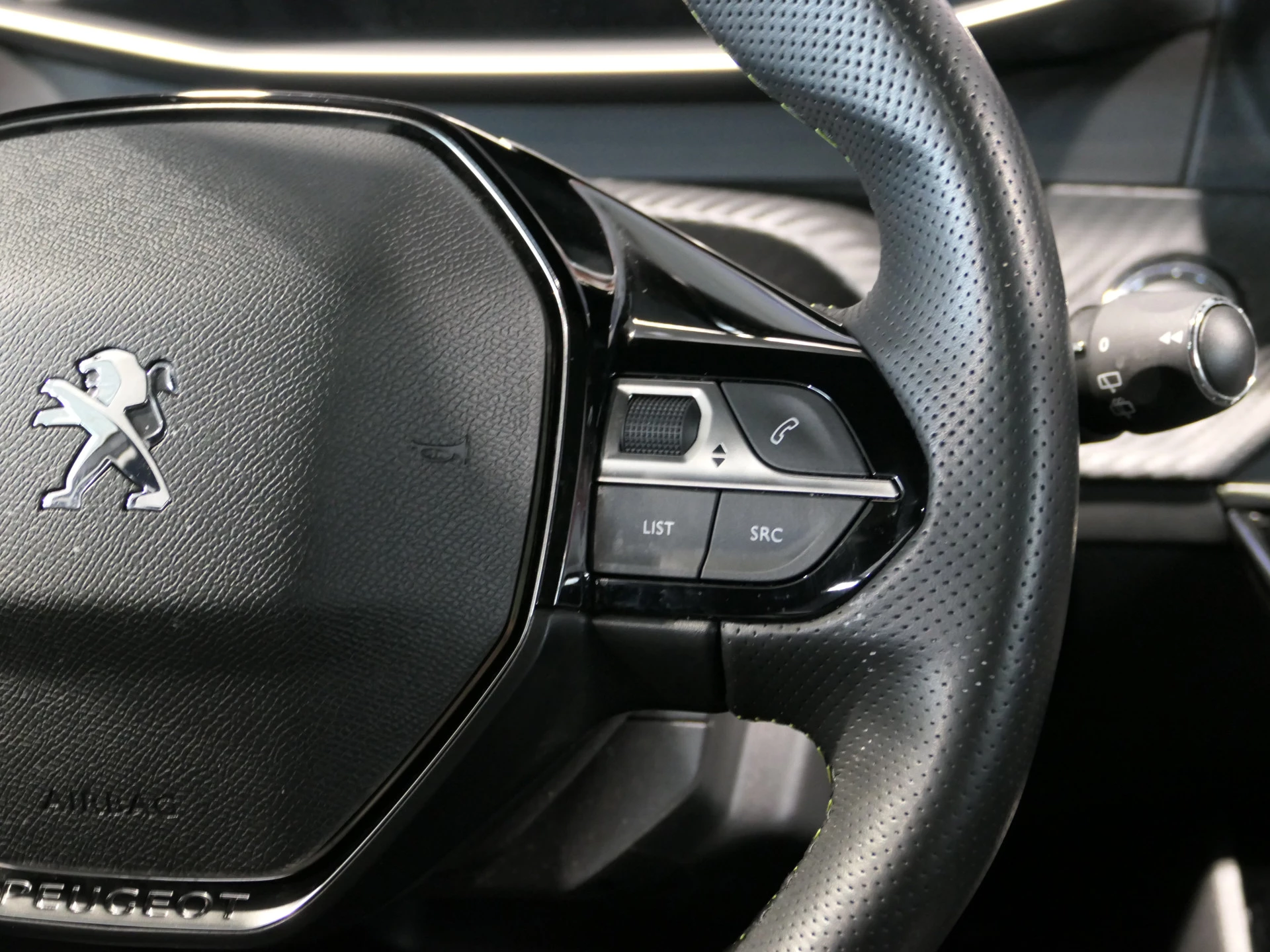 Hoofdafbeelding Peugeot e-2008