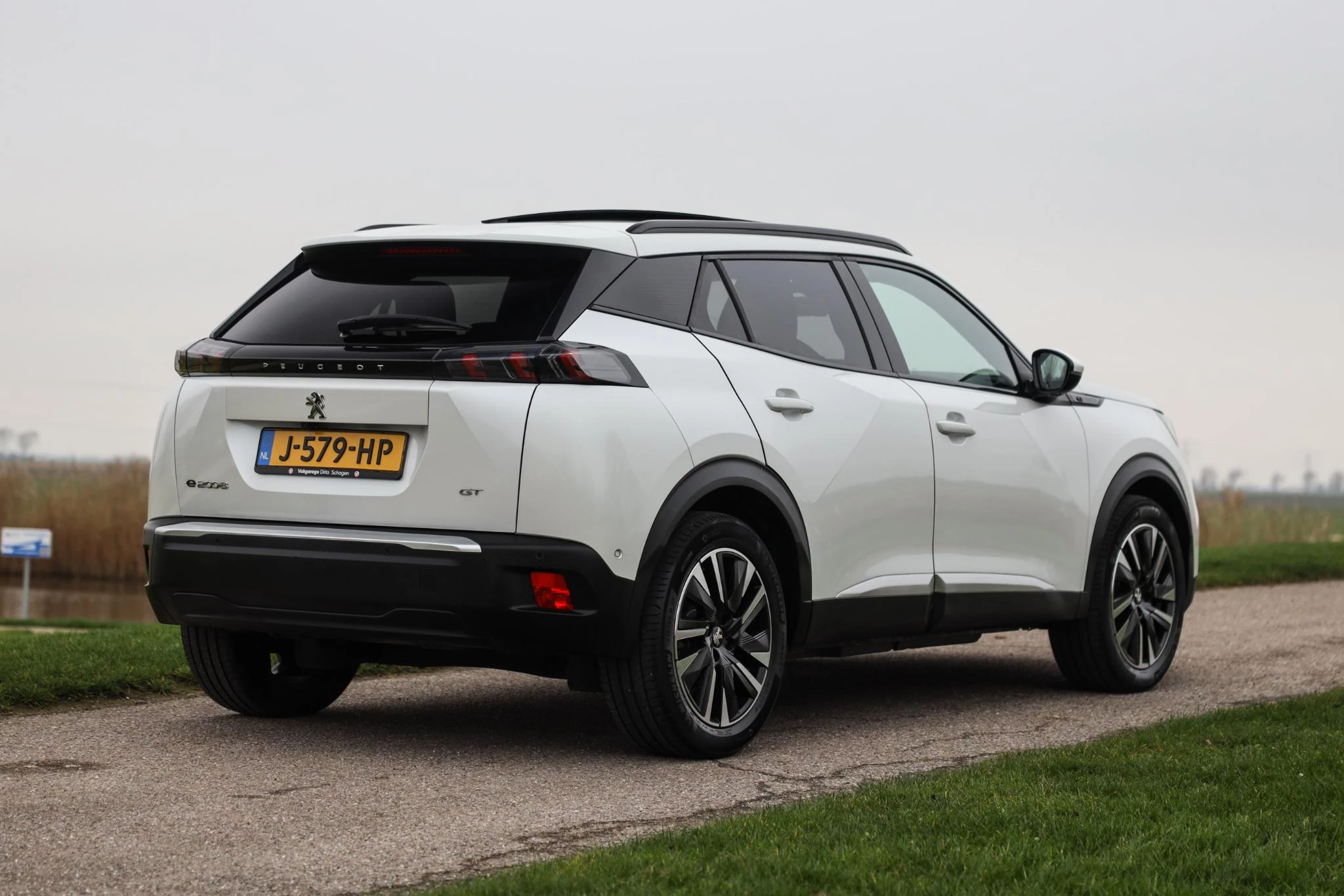 Hoofdafbeelding Peugeot e-2008