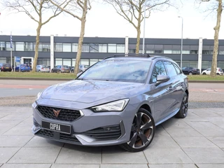 Cupra Leon Sportstourer 1.4 e-Hybrid 245PK | Panodak | Keyless | Camera | Carplay | Dodehoek | Adaptive Cruise | 19"Inch |