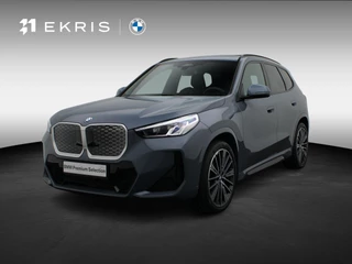 BMW iX1 eDrive20 M Sportpakket | Comfort Pack | Travel Pack | Trekhaak | Panoramadak | Elektrisch Verstelbare Sportstoelen | Harman Kardon | 20''
