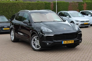 Porsche Cayenne 3.0 S E-Hybrid / Camera / Luchtvering / Leder / Bose / Keyless / 19'' / Stuur+Stoelverwarming / Navigatie / Dodehoek / Cruise Control