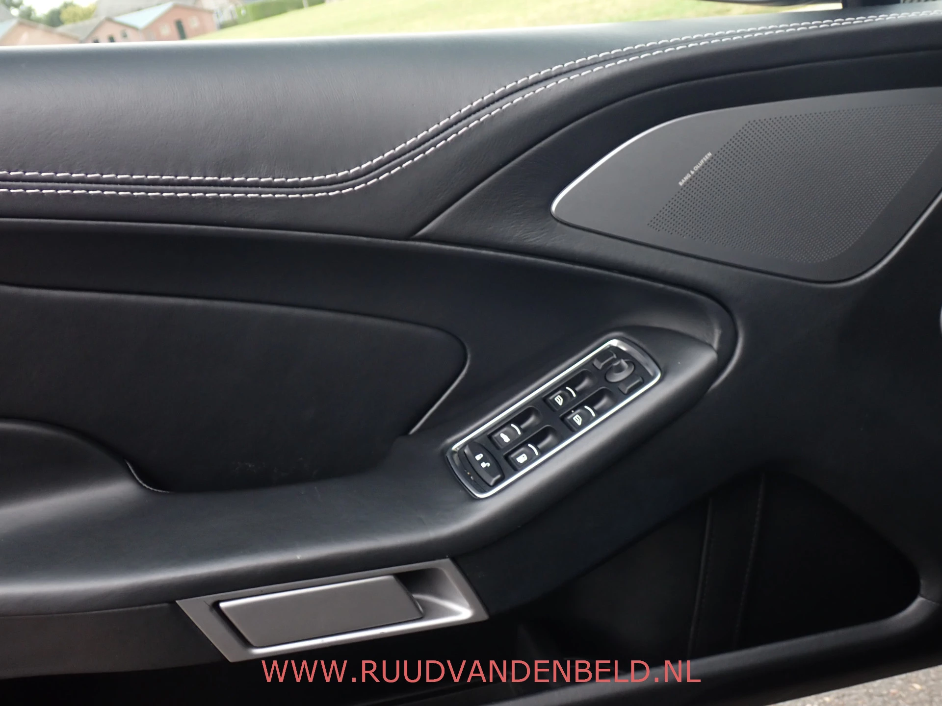 Hoofdafbeelding Aston Martin V12 Vanquish