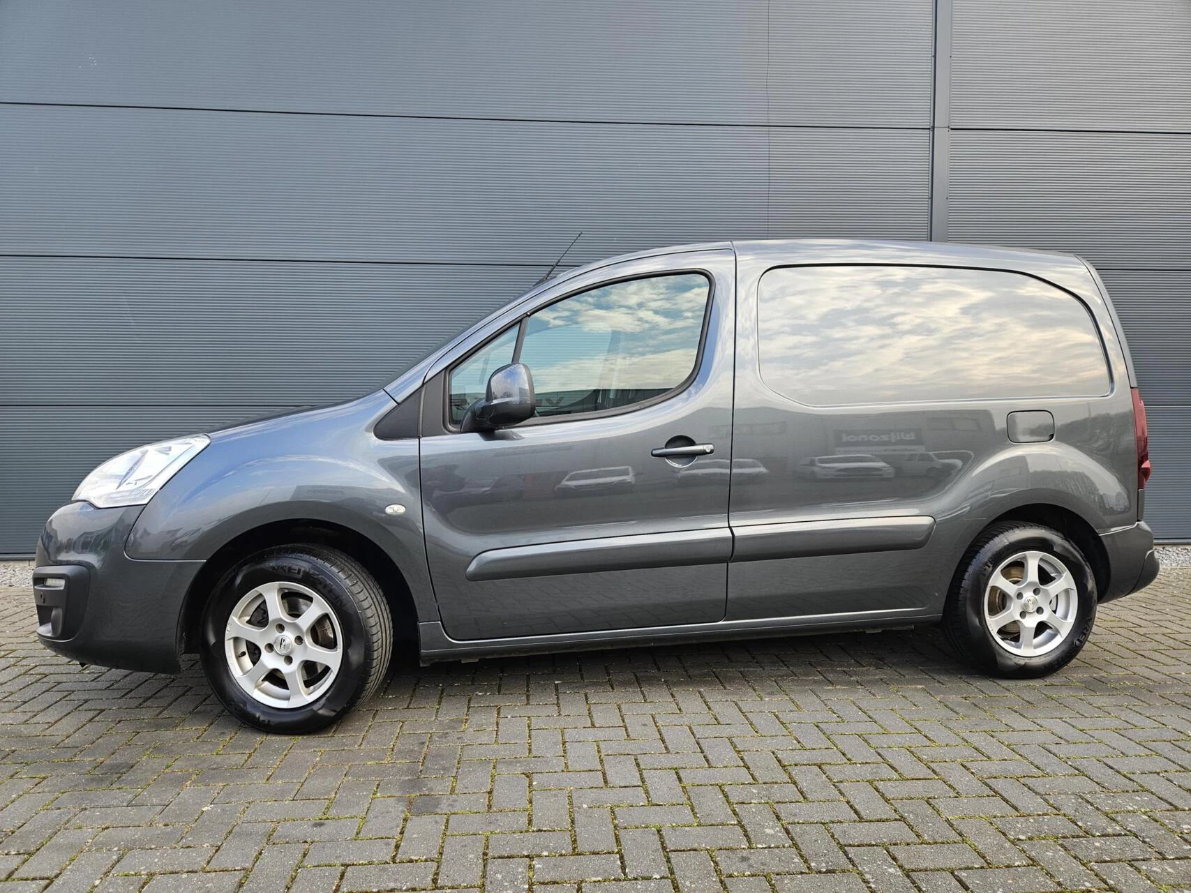 Hoofdafbeelding Peugeot Partner