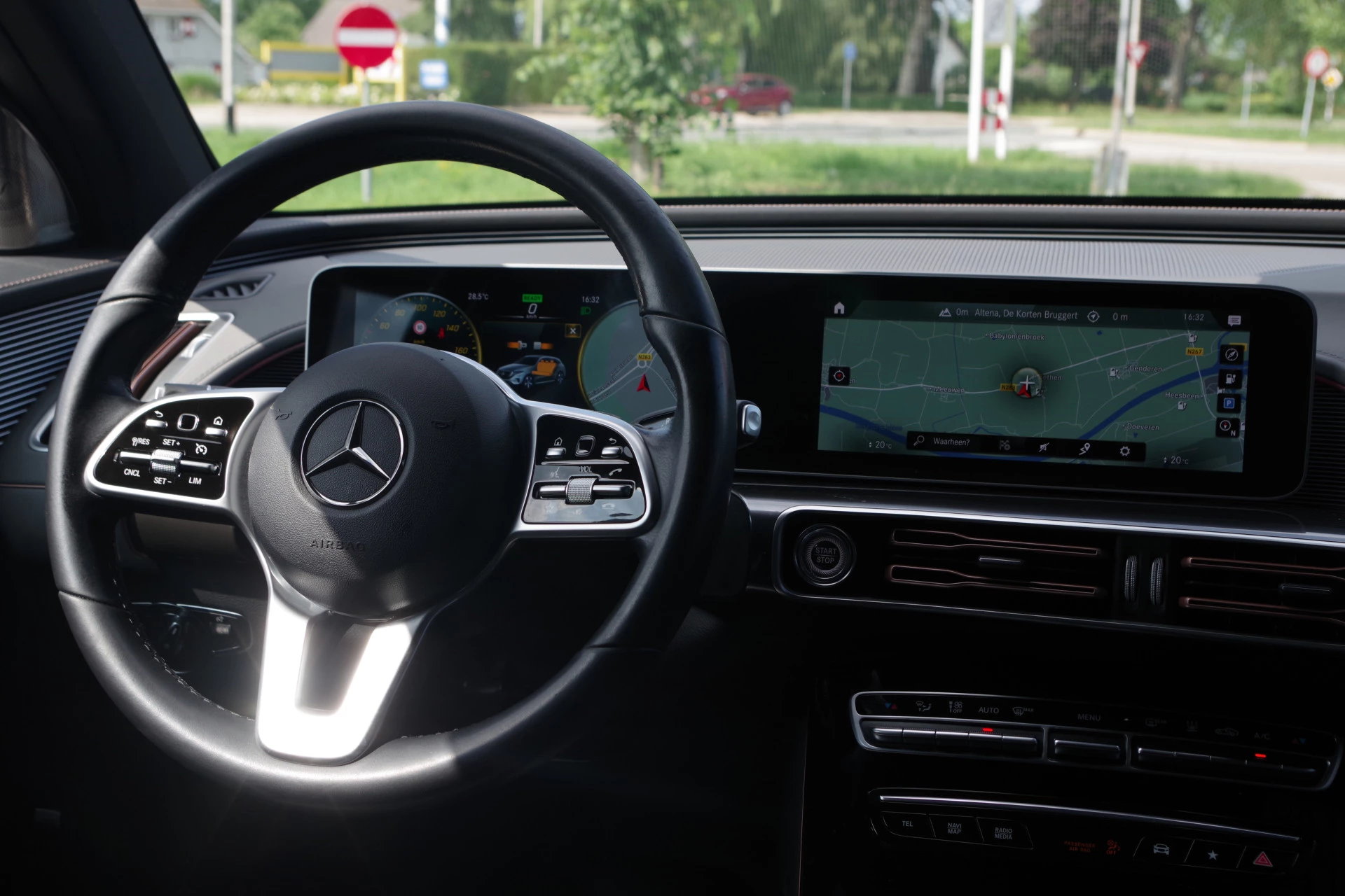 Hoofdafbeelding Mercedes-Benz EQC