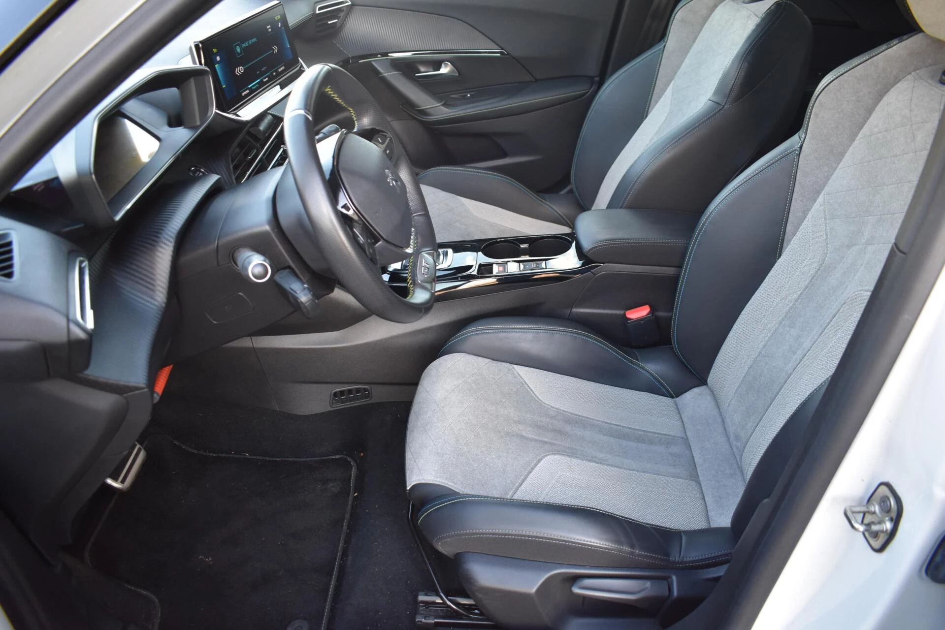 Hoofdafbeelding Peugeot e-2008