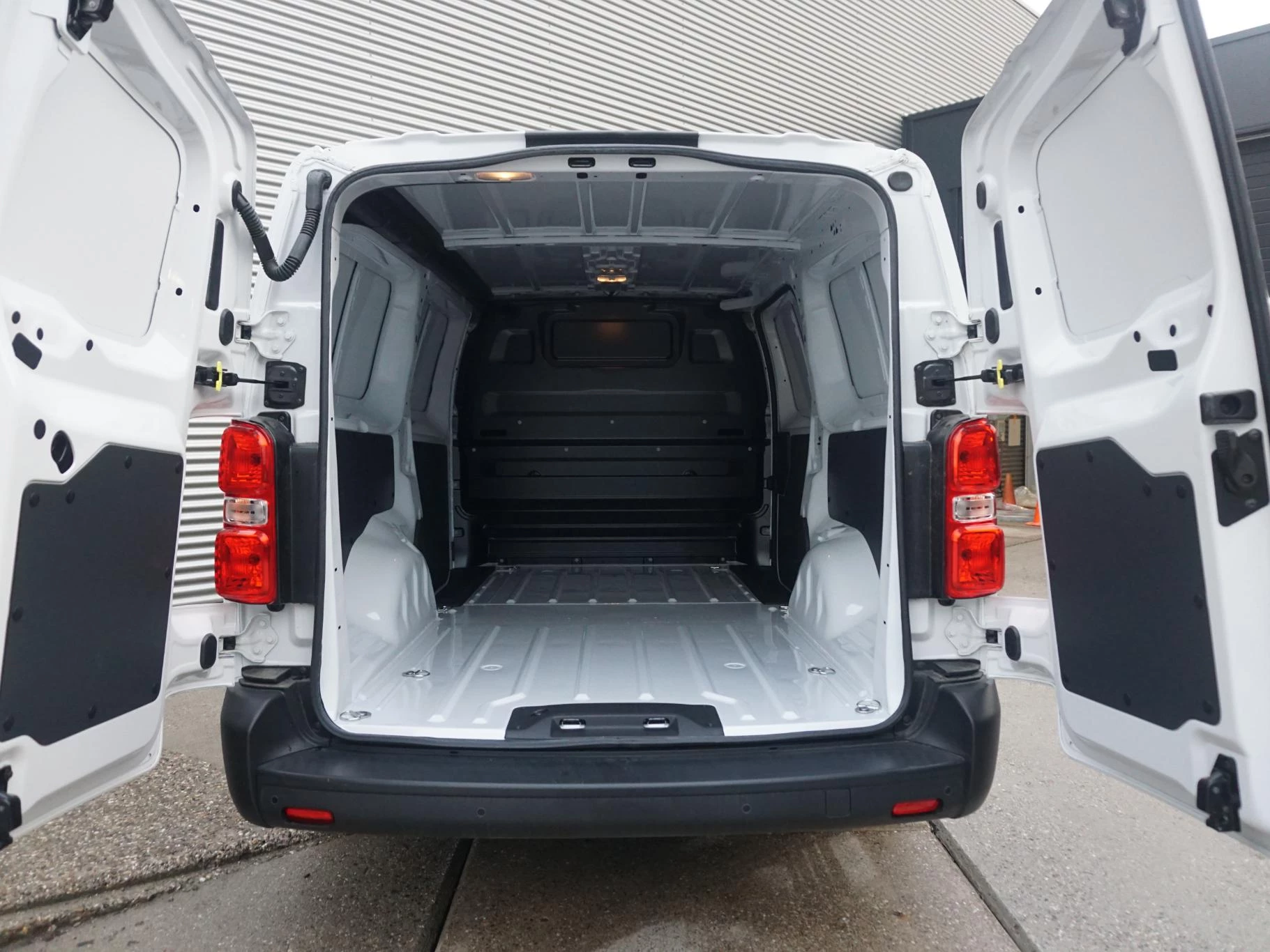 Hoofdafbeelding Peugeot e-Expert