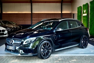 Hoofdafbeelding Mercedes-Benz GLA Mercedes-Benz GLA-klasse 45 AMG 4Matic - Panoramadak - Achteruitrijcamera - CarPlay - Parkeerassistent -