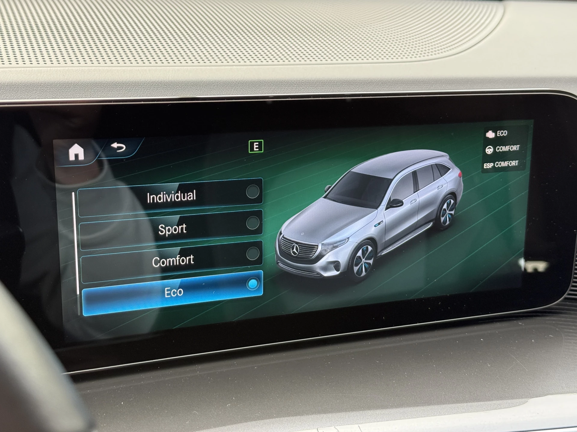 Hoofdafbeelding Mercedes-Benz EQC