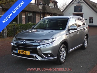 Hoofdafbeelding Mitsubishi Outlander Mitsubishi Outlander 2.4 PHEV Pure KEYLESS/TREKHAAK/CAMERA/CARPLAY