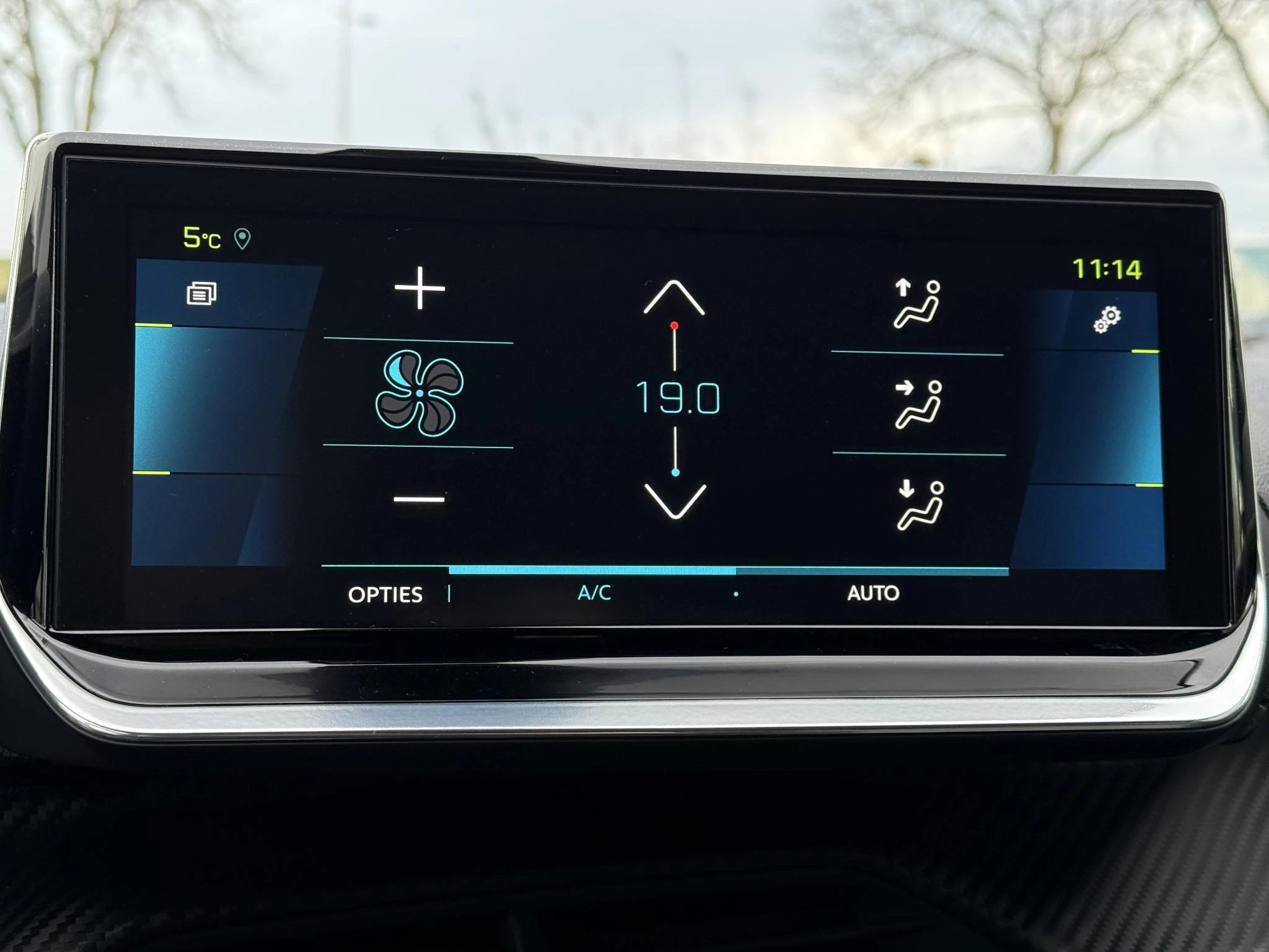 Hoofdafbeelding Peugeot e-2008