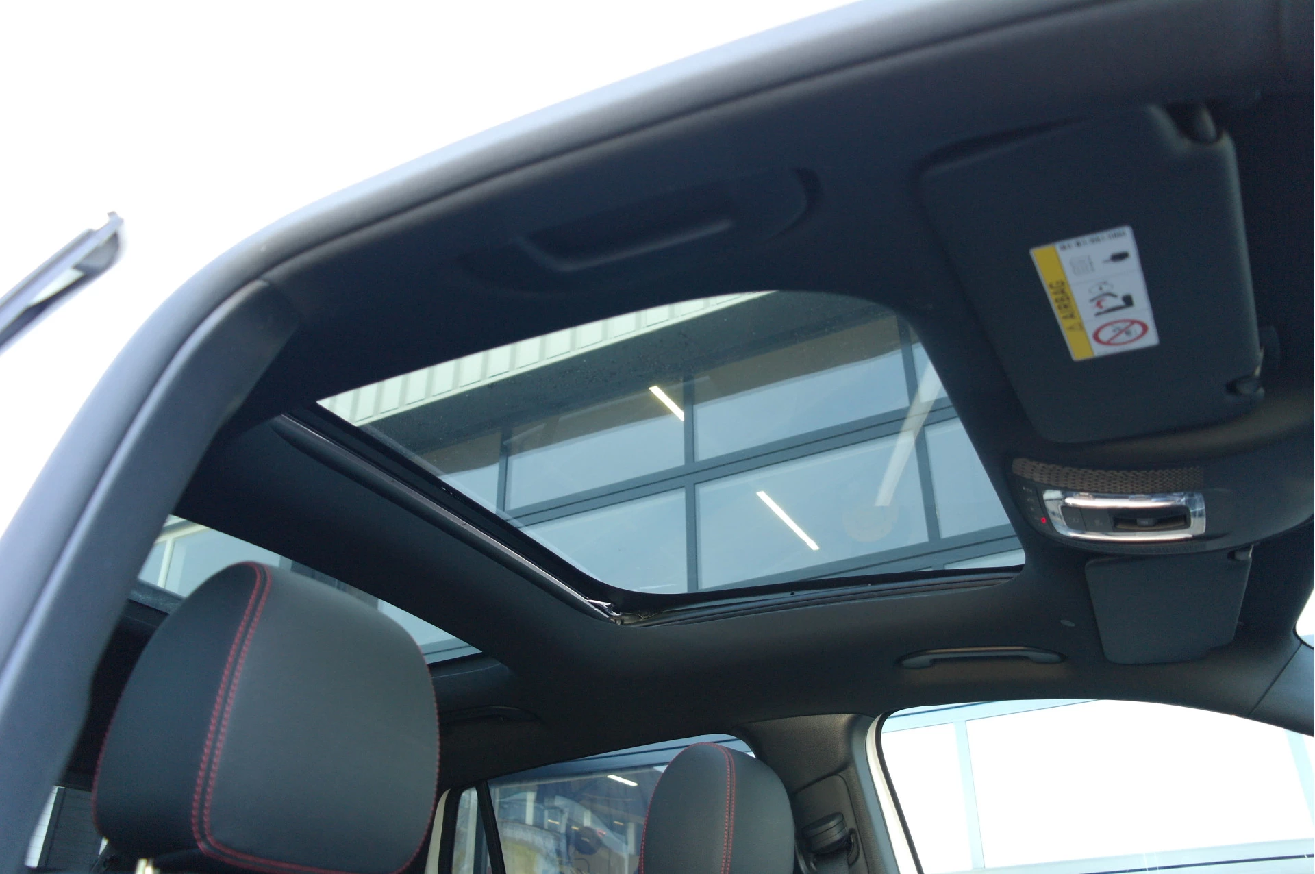 Hoofdafbeelding Mercedes-Benz EQA
