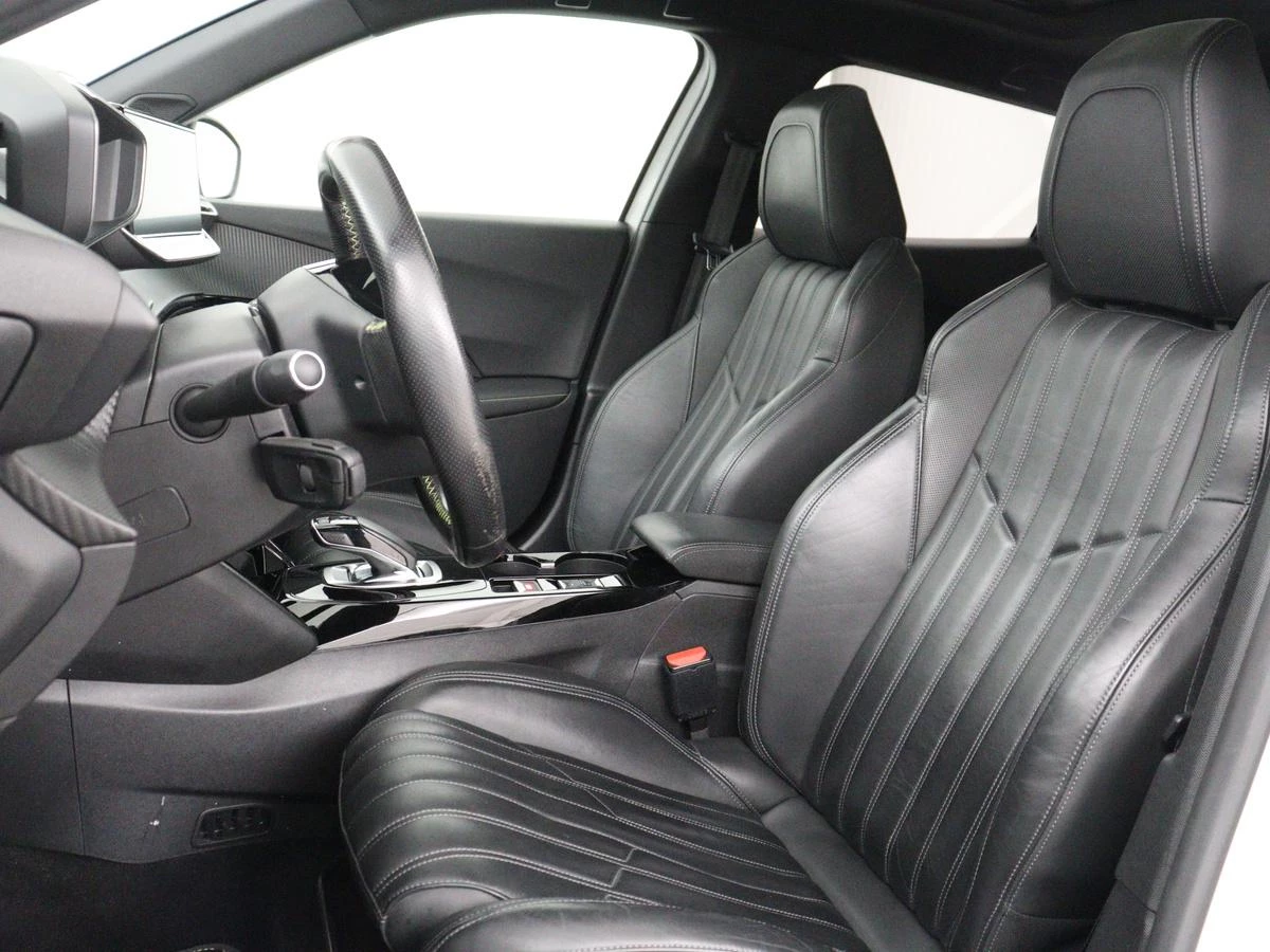 Hoofdafbeelding Peugeot e-2008