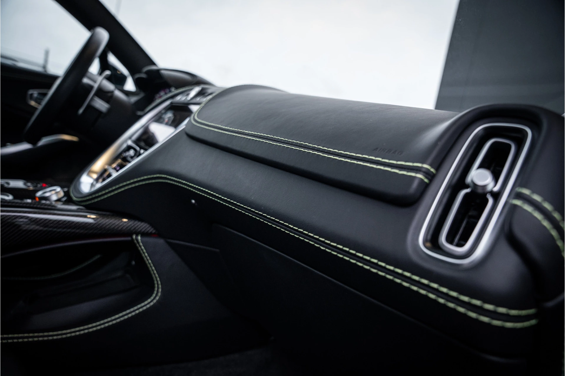 Hoofdafbeelding Aston Martin DBX