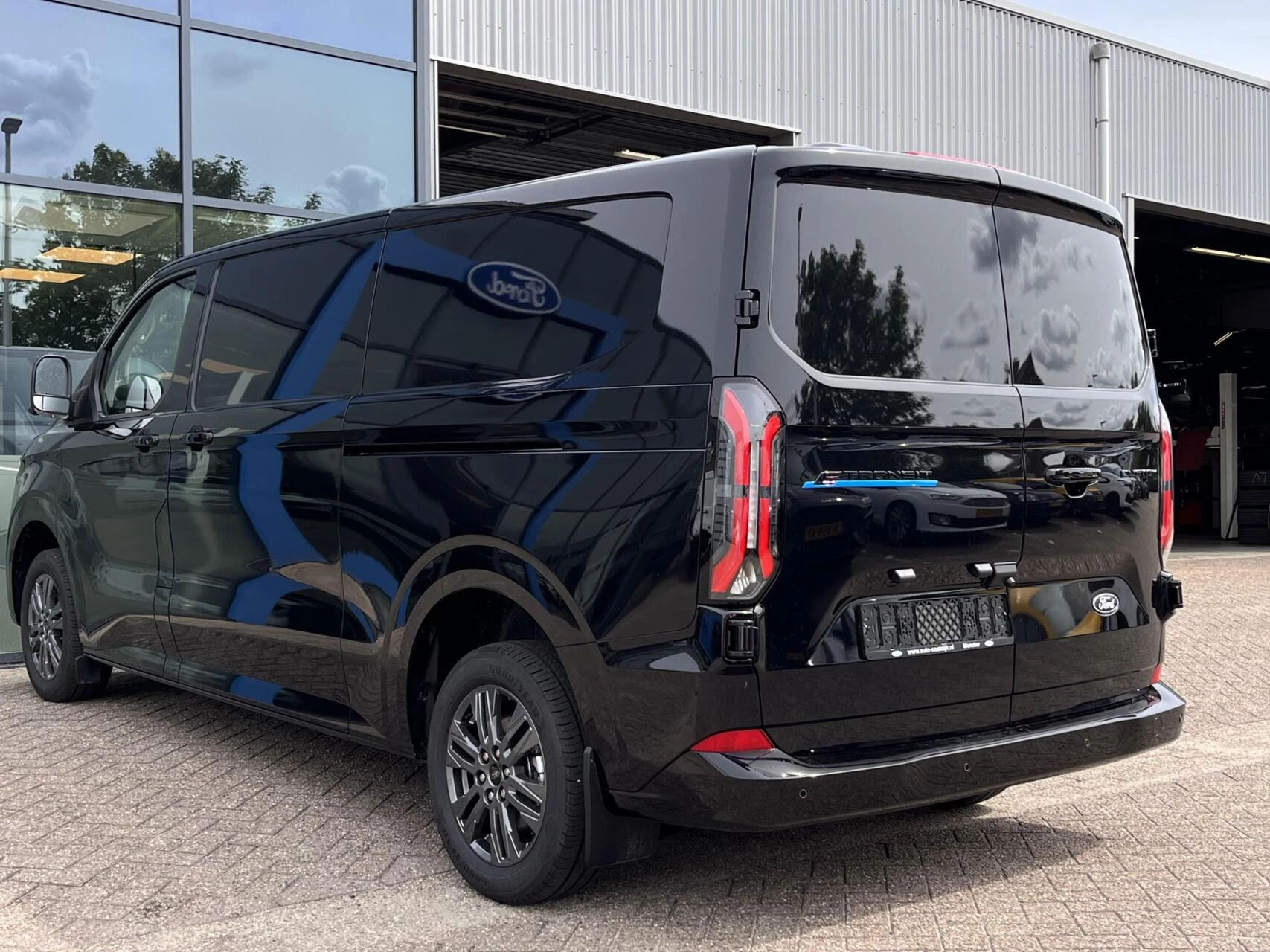 Hoofdafbeelding Ford E-Transit Custom