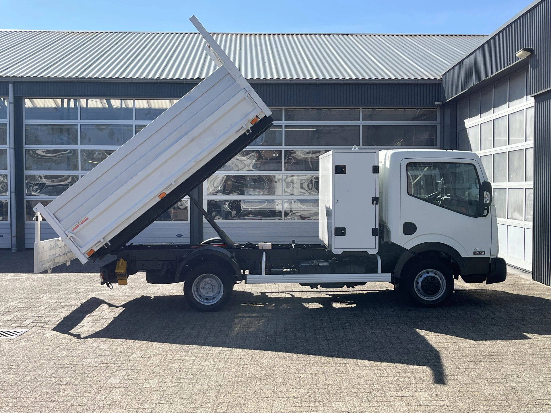 Hoofdafbeelding Nissan NT400