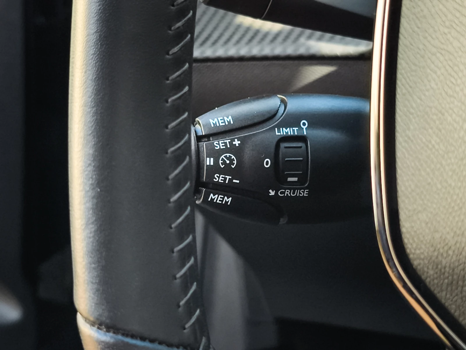 Hoofdafbeelding Peugeot e-208