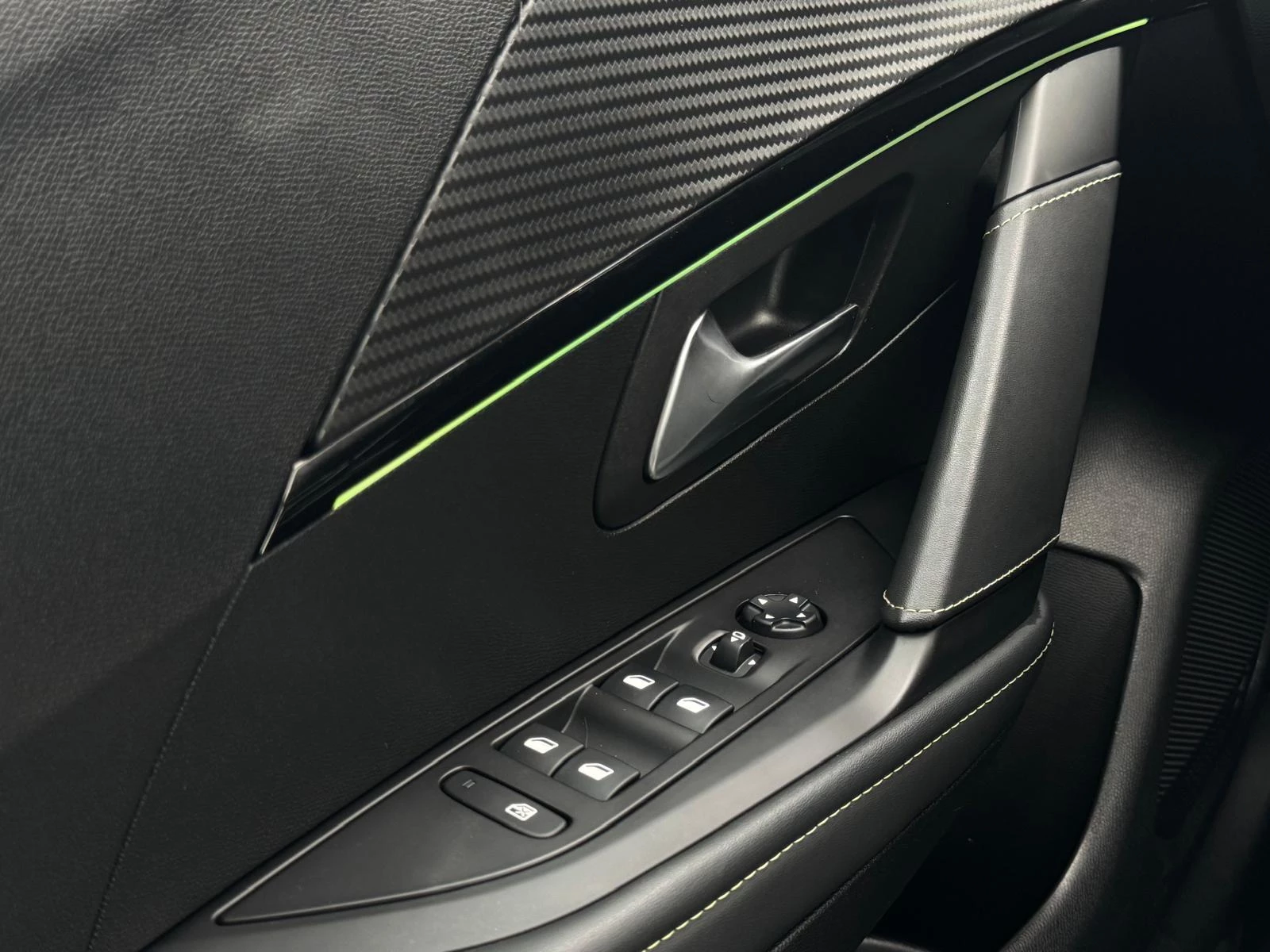 Hoofdafbeelding Peugeot e-208