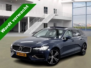 Volvo V60 2.0 B4 145kW/197pk Aut8 Inscription PANORAMADAK + HARMAN/KARDON + PILOT ASSIST + CAMERA + GLAZEN POOK + NAVI SENSUS + EL.TREKHAAK + KEYLESS ENTRY&GO + LANE ASSIST + LEER + STOEL-&STUURVERWARMING + PARKSENSOREN V&A + 19" LM-VELGEN!!