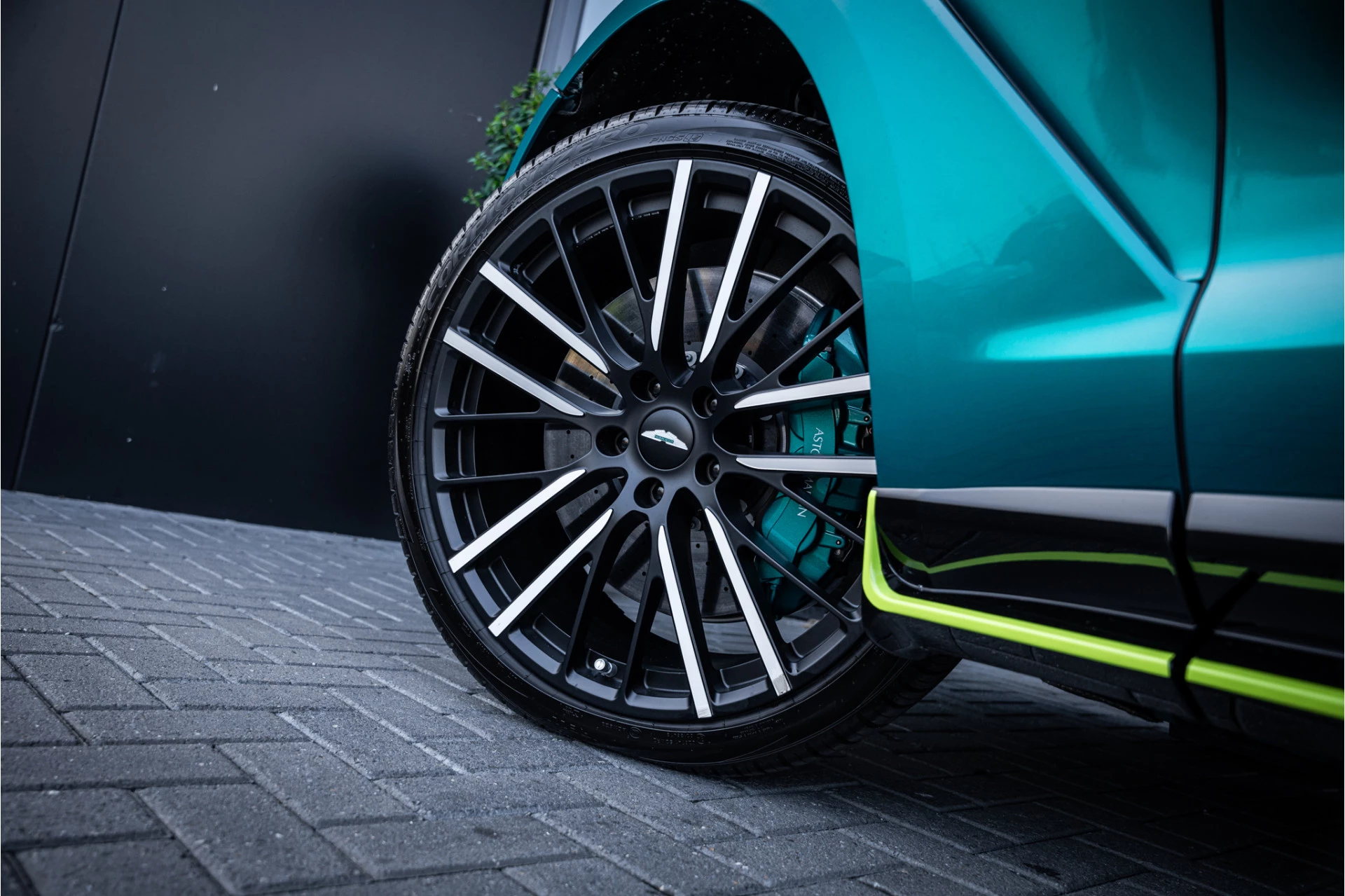 Hoofdafbeelding Aston Martin DBX