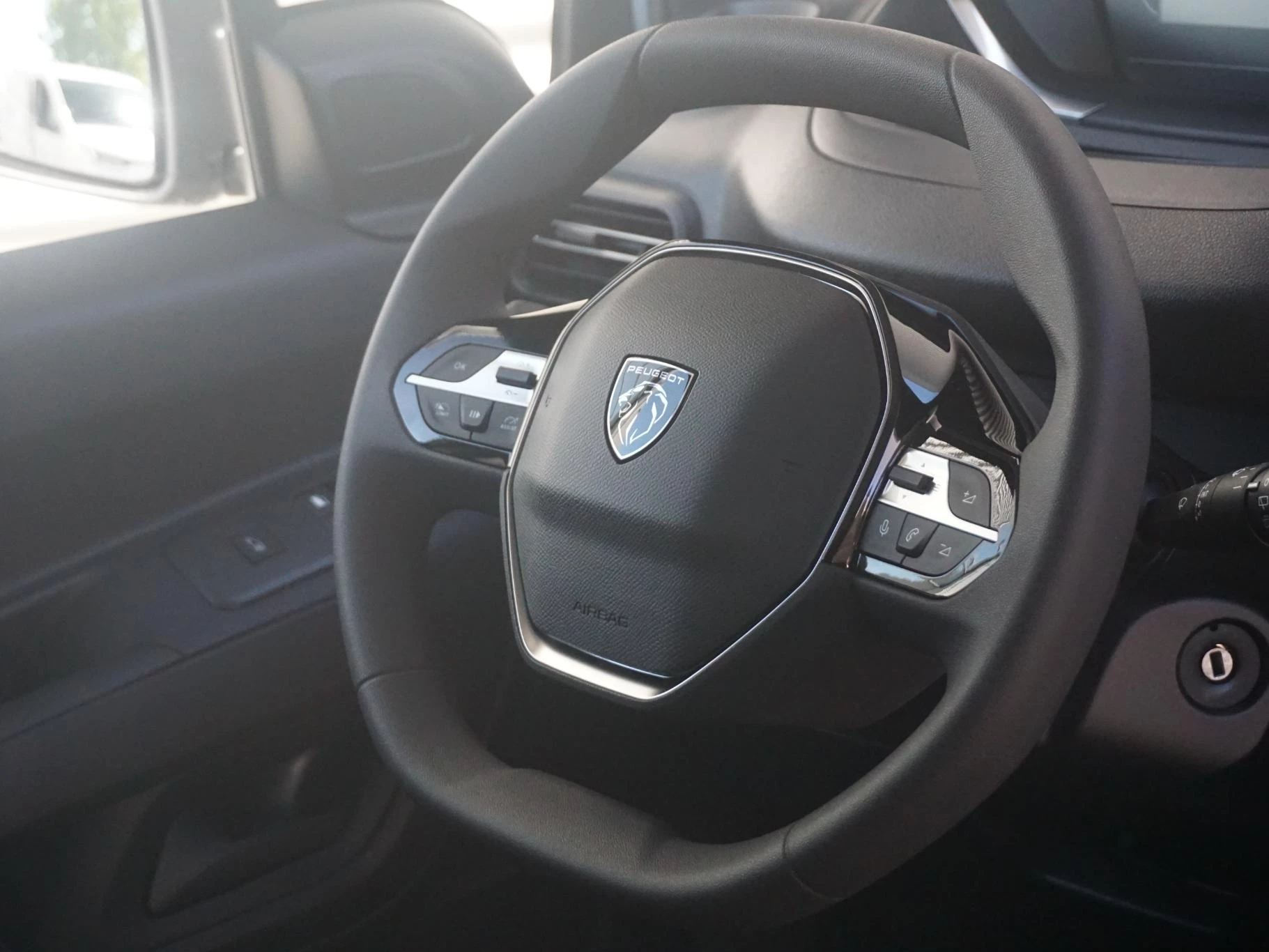 Hoofdafbeelding Peugeot e-Partner