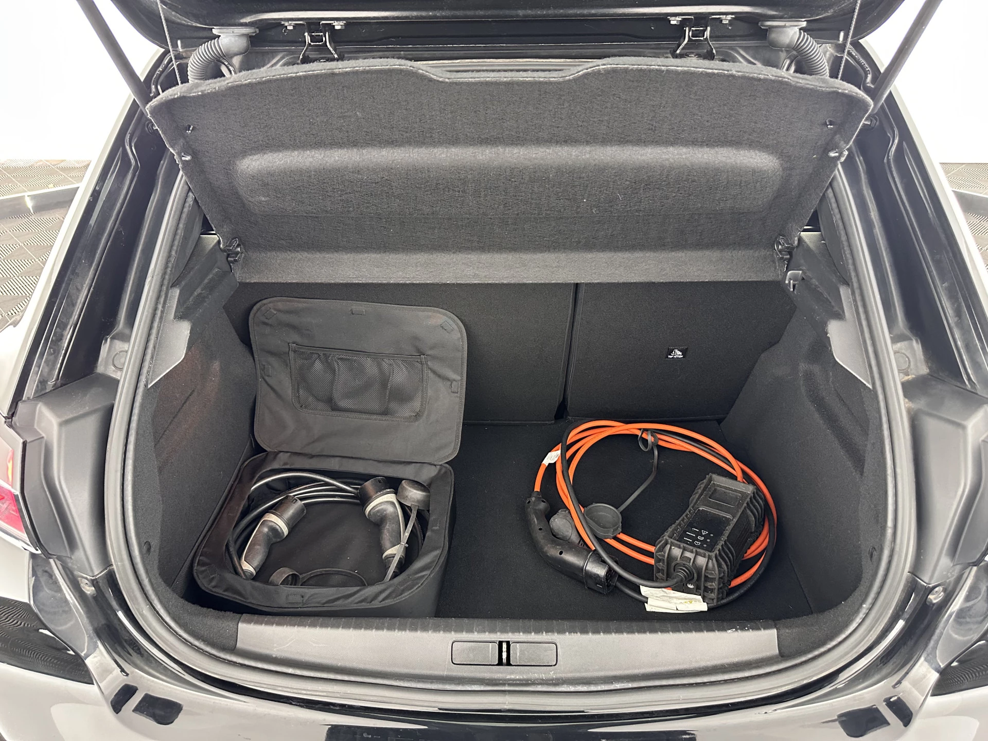 Hoofdafbeelding Peugeot e-208