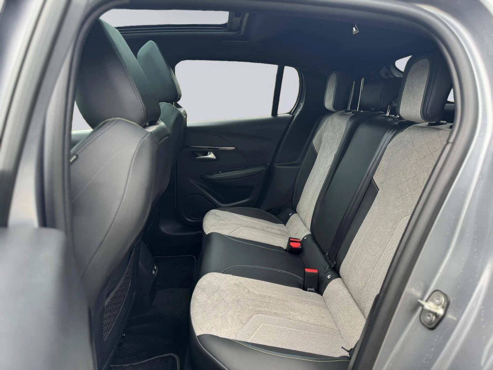 Hoofdafbeelding Peugeot e-208