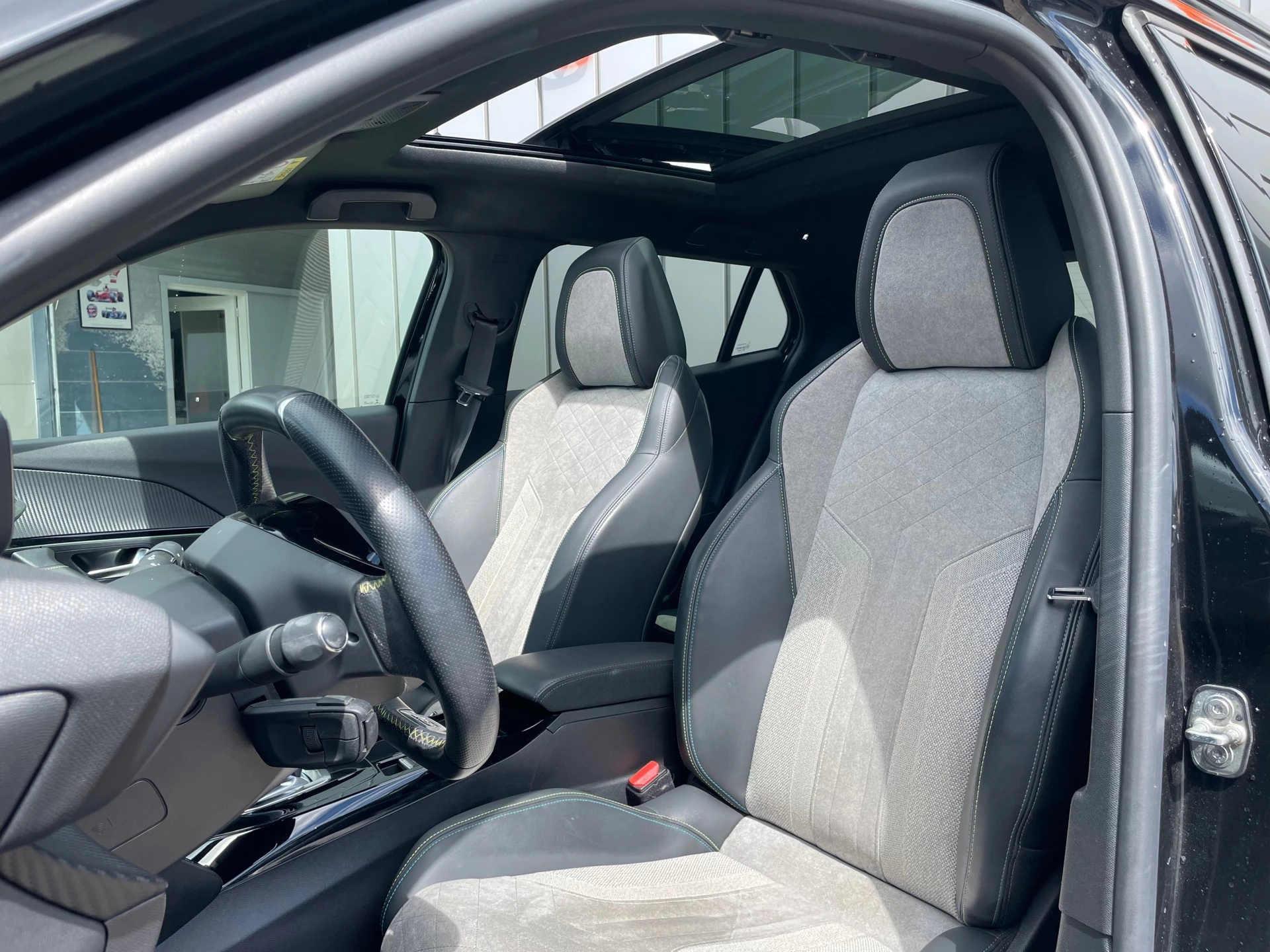 Hoofdafbeelding Peugeot e-2008
