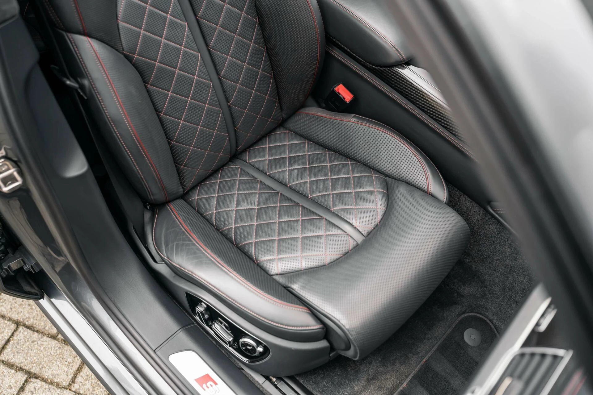 Hoofdafbeelding Audi S8