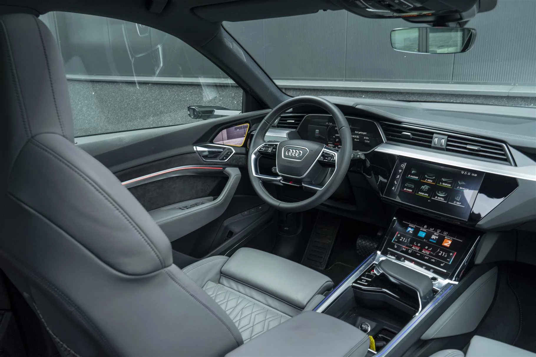 Hoofdafbeelding Audi e-tron