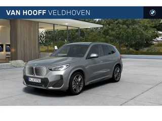 BMW iX1 eDrive20 M Sport / Trekhaak / Sportstoelen / Achteruitrijcamera / M Adaptief onderstel / Stoelverwarming