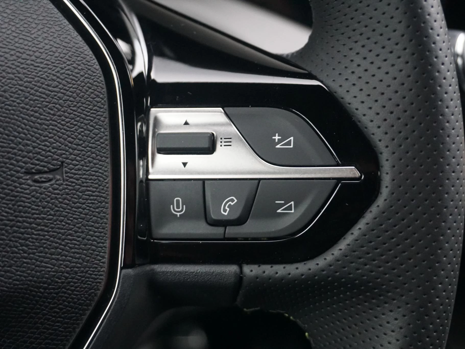 Hoofdafbeelding Peugeot e-308