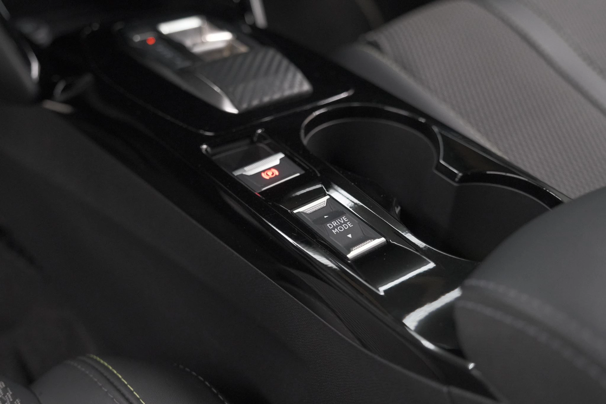 Hoofdafbeelding Peugeot e-2008