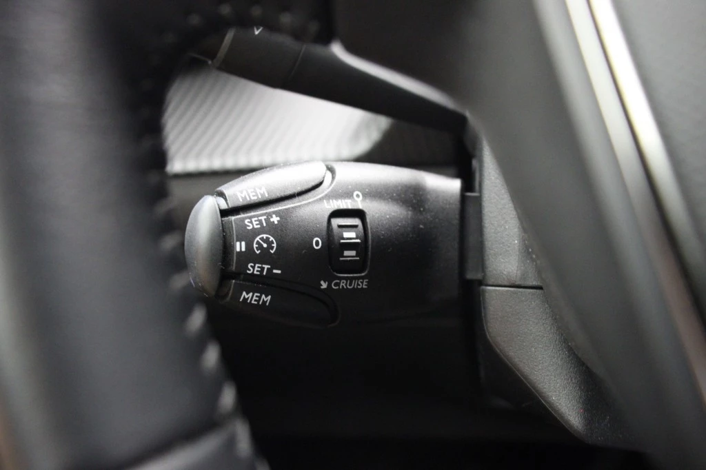 Hoofdafbeelding Peugeot e-2008