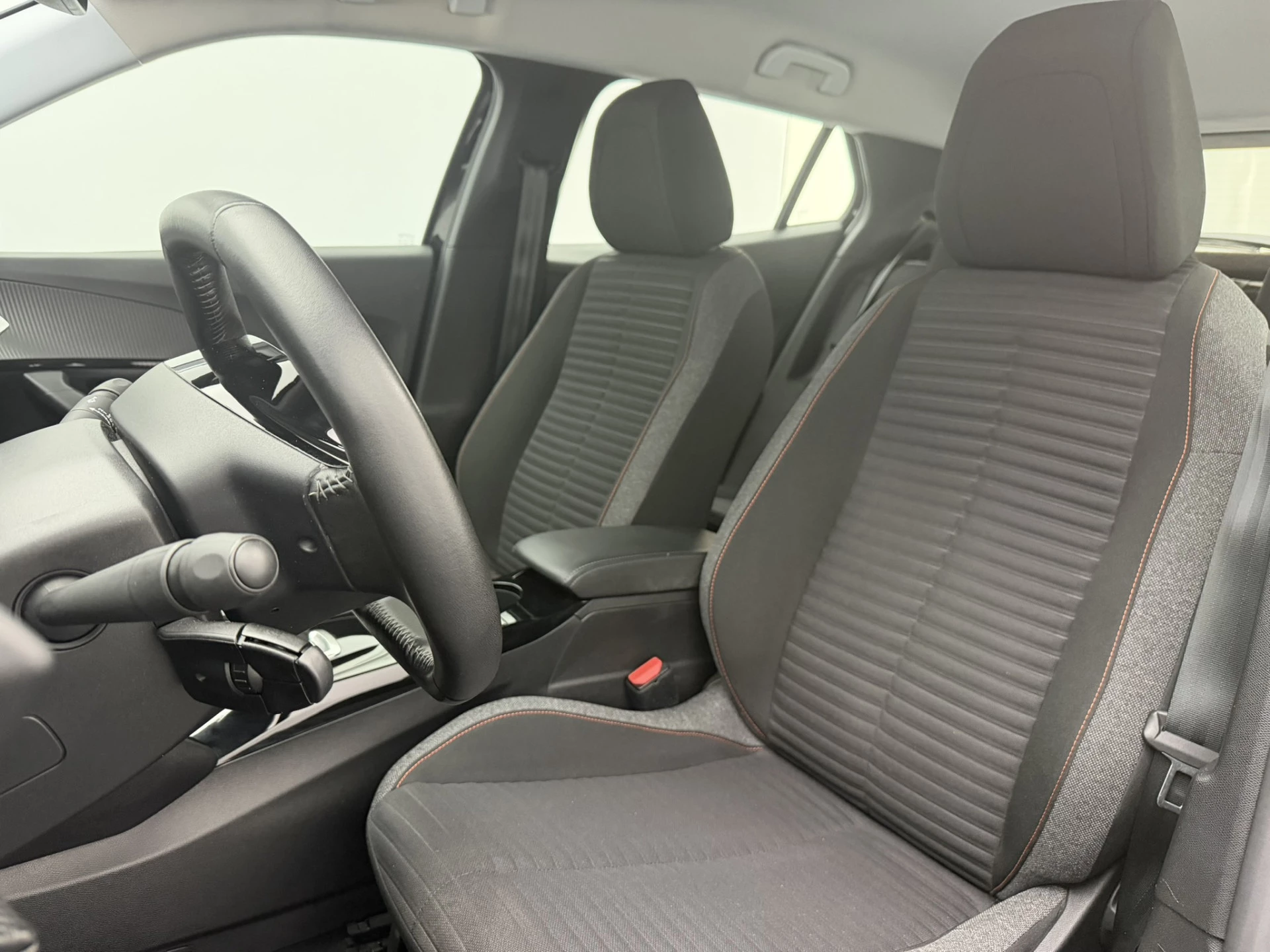 Hoofdafbeelding Peugeot e-2008
