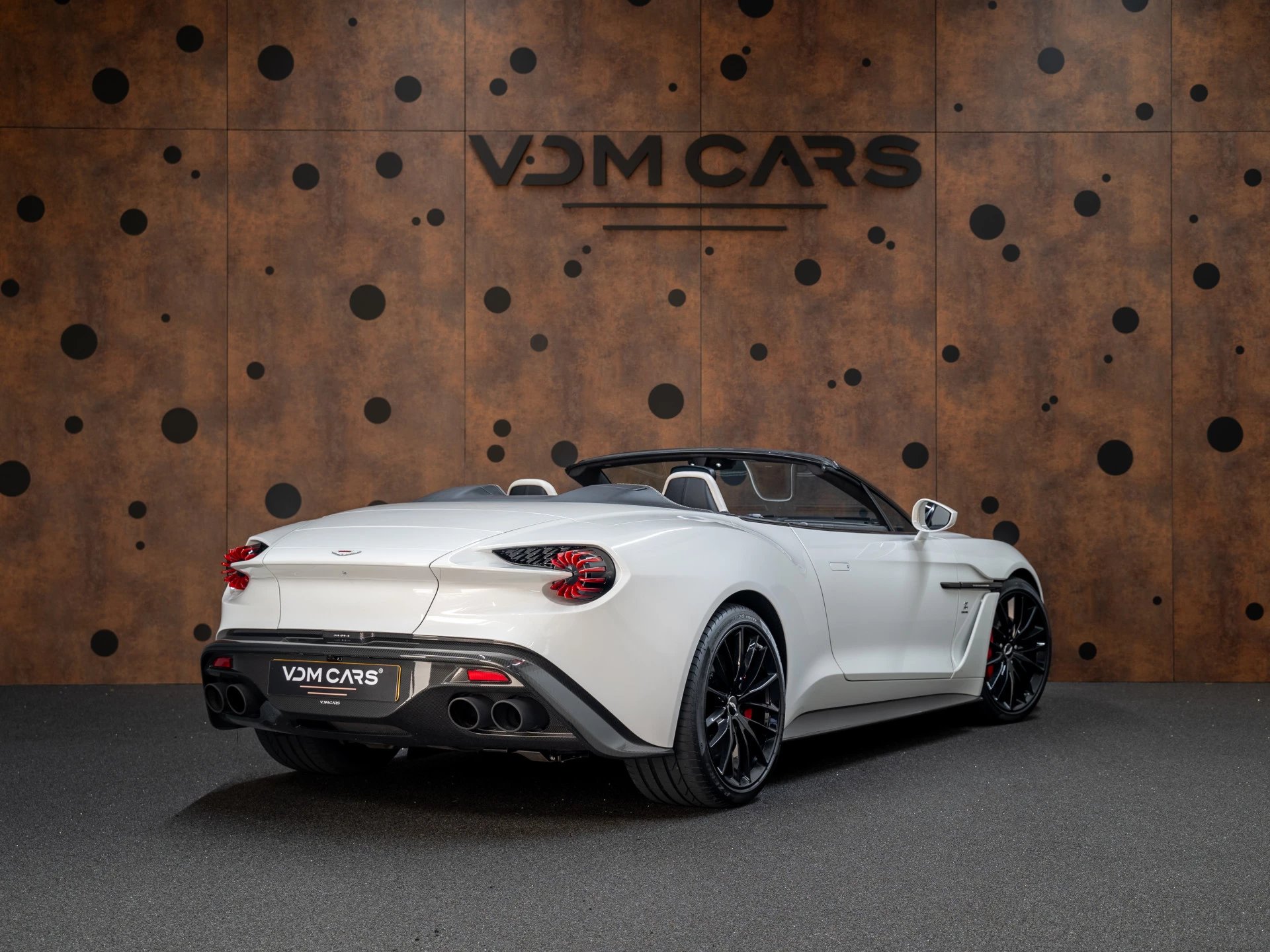 Hoofdafbeelding Aston Martin V12 Vanquish