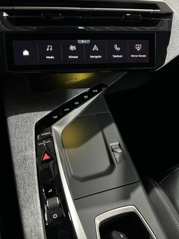 Hoofdafbeelding Peugeot e-3008