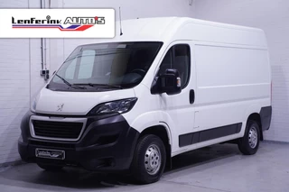 Hoofdafbeelding Peugeot Boxer Peugeot Boxer 2.2 BlueHDi 140 pk L2H2 Premium Navi, Camera Laadruimte Pakket, Trekhaak 2.500 kg, 3-Zits
