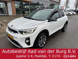 Kia Stonic 1.0 T-GDI DynamicPlusLine   17 inch velgen & banden , Trekhaak , Navigatie , Bluetooth  Priveglas , Electr. inklapbare spiegels , Parkeerhulp achter  , Wit - Zwat van kleur
