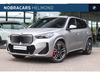 Hoofdafbeelding BMW iX1 BMW iX1 eDrive20 M Sport / Panoramadak / Trekhaak / Sportstoelen / Adaptieve LED / M Adaptief onderstel / Comfort Access / Stuurverwarming