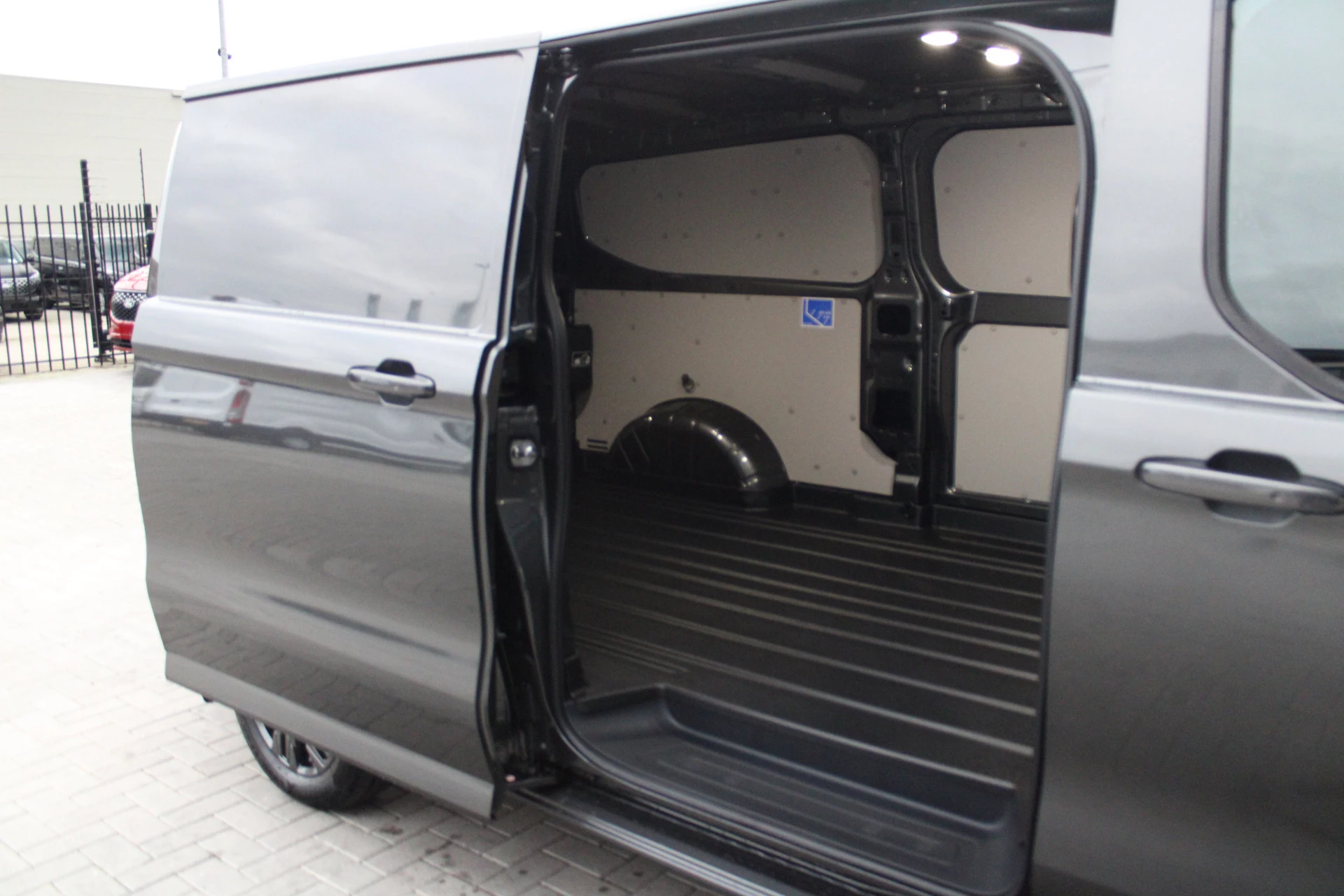 Hoofdafbeelding Ford E-Transit Custom
