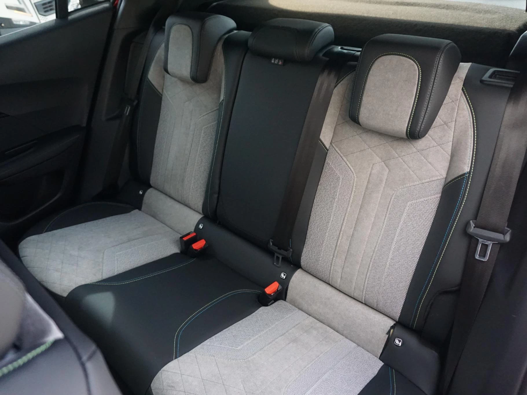 Hoofdafbeelding Peugeot e-2008