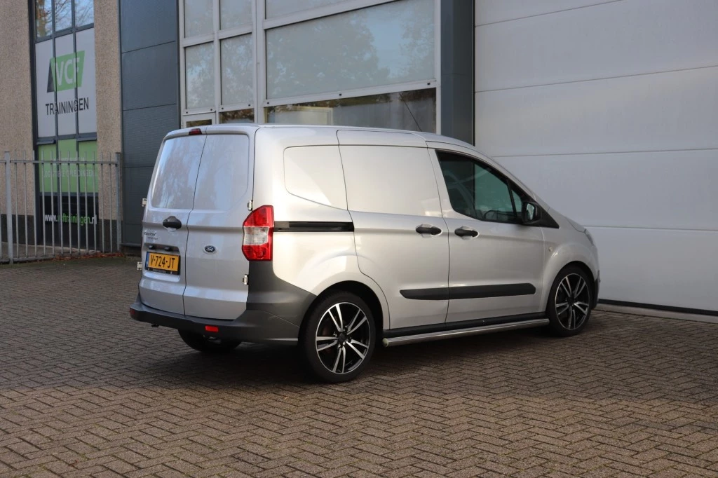 Hoofdafbeelding Ford Transit Courier